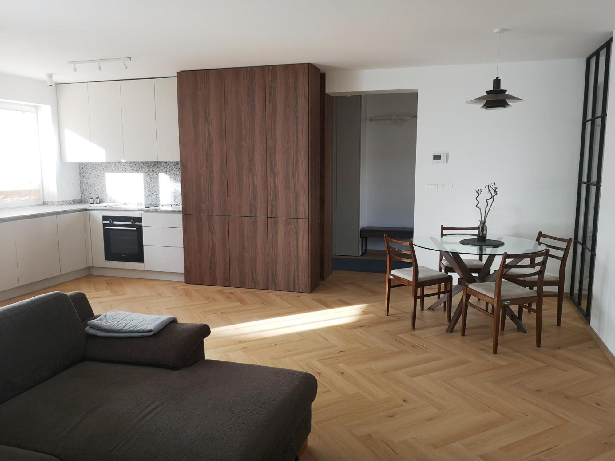 Beautiful New Apt In Old Town Near Train Station - Free Parking Братислава Экстерьер фото