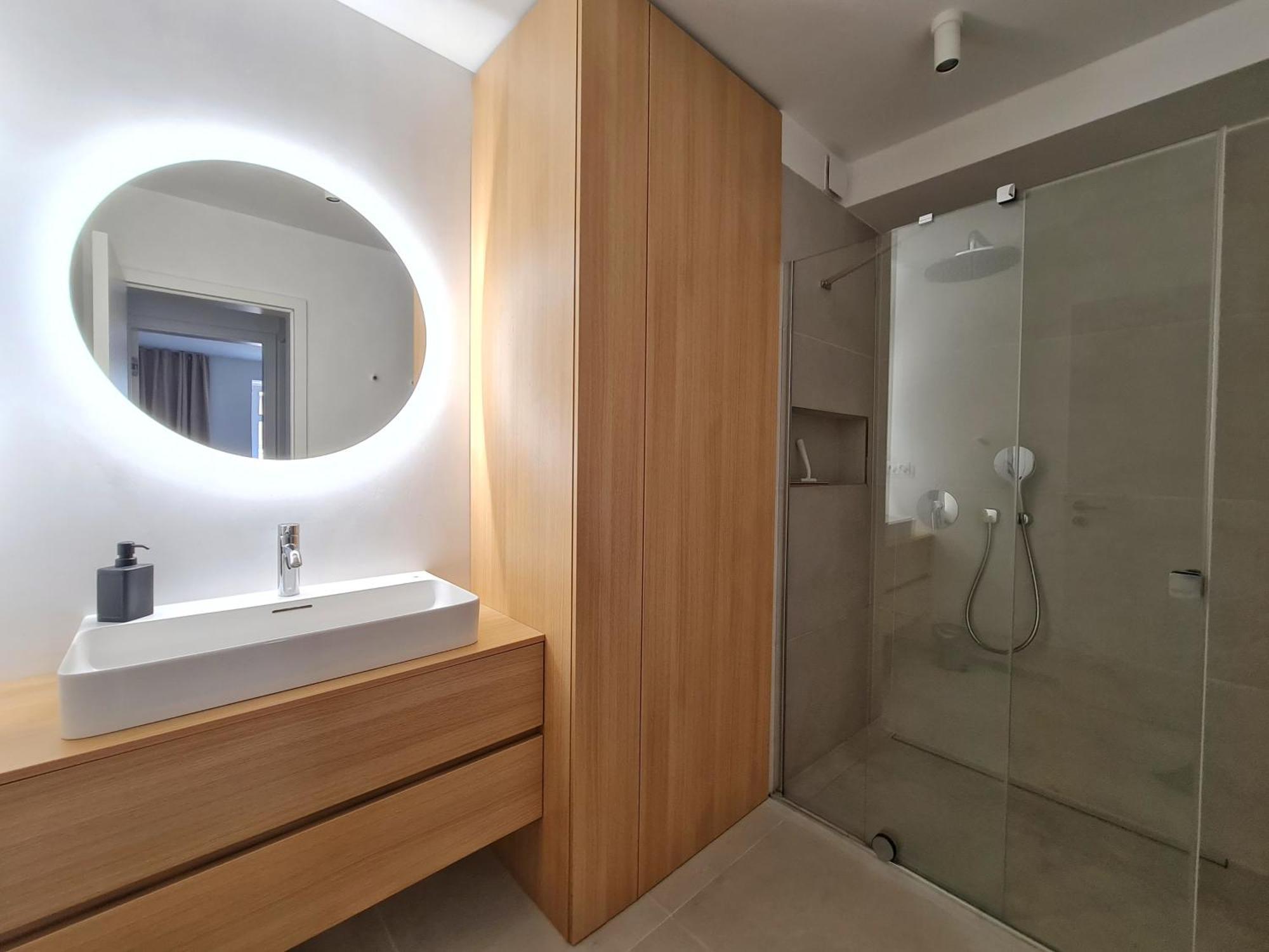Beautiful New Apt In Old Town Near Train Station - Free Parking Братислава Экстерьер фото