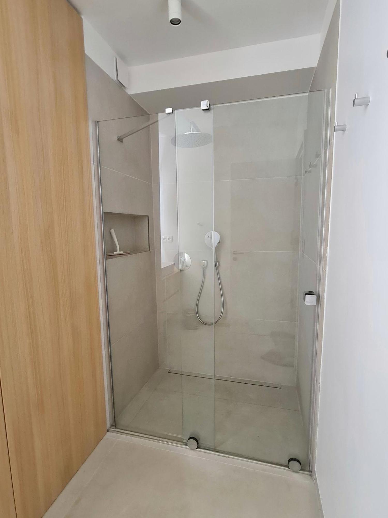 Beautiful New Apt In Old Town Near Train Station - Free Parking Братислава Экстерьер фото
